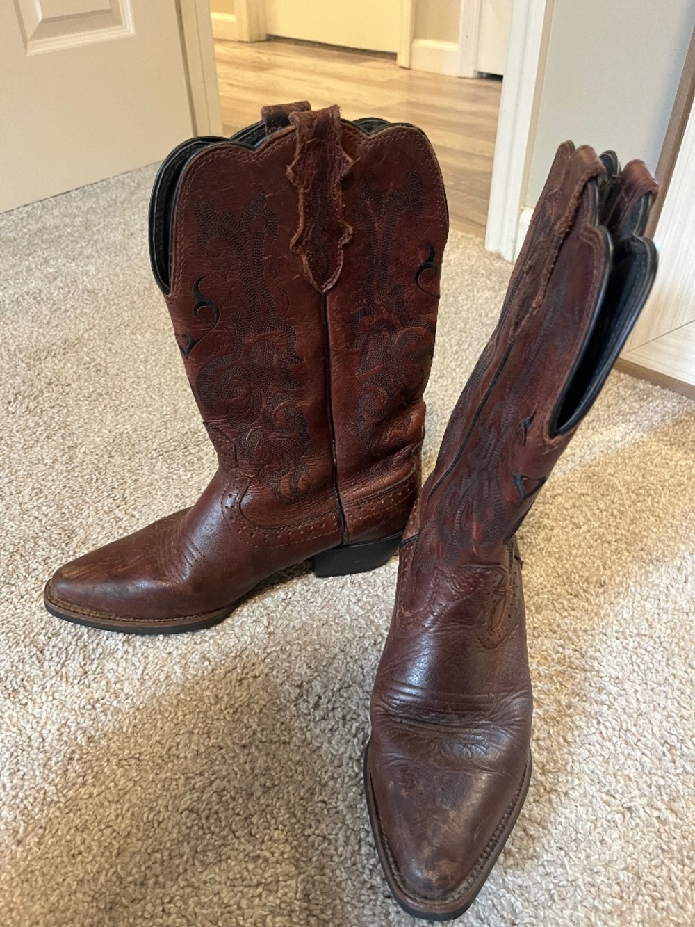 Justin Boots Dark Mustang Cowhide Leather Women’s 6.5